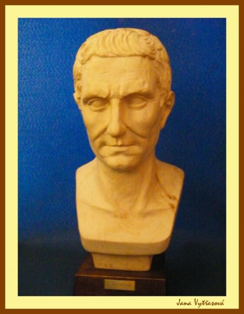 Busta G. J. Caesara - životní velikost